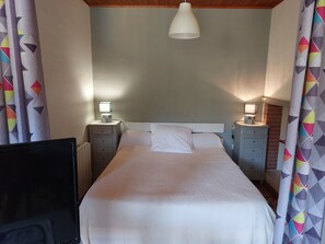 Iron/ironing board, Internet, bed sheets
