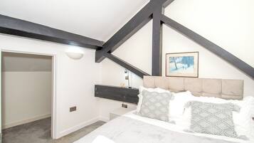 Minibar, soundproofing, free WiFi