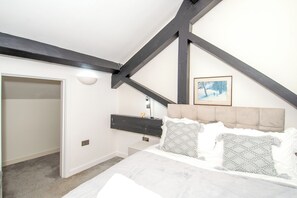 Minibar, soundproofing, free WiFi