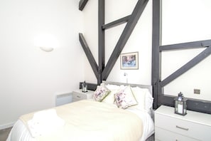 Familienapartment, Balkon, Gartenblick | Minibar, schallisolierte Zimmer, kostenloses WLAN