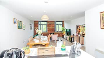 Family Apartment, Balcony, Garden View | Living area