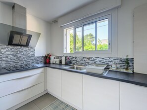 Réfrigérateur, micro-ondes, four, lave-vaisselle