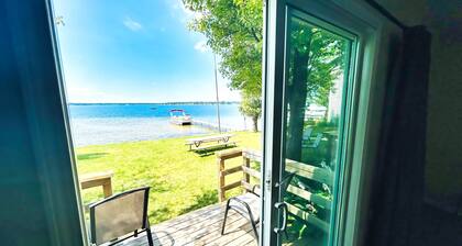 Cozy Lakeview suite with Kitchenette