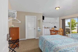 Iron/ironing board, WiFi, bed sheets
