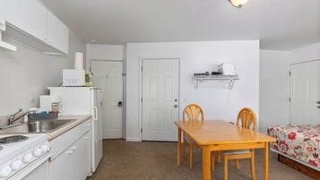 Microwave, oven, stovetop, coffee/tea maker