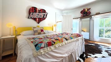 4 bedrooms, iron/ironing board, WiFi, bed sheets
