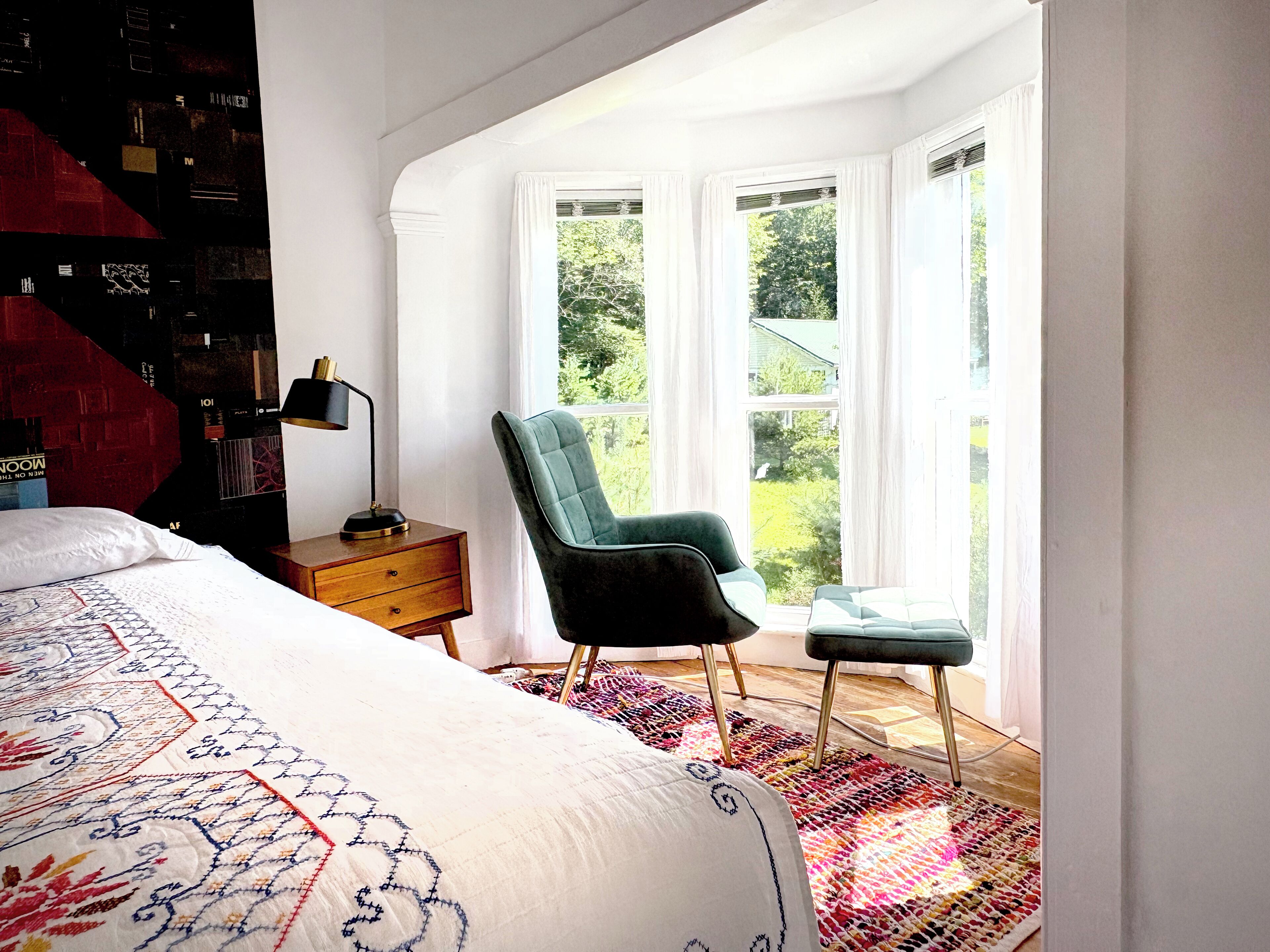 4 habitaciones, tabla de planchar con plancha, wifi y ropa de cama 