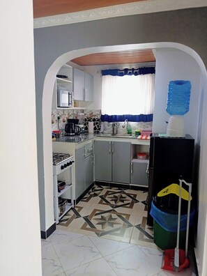 Microwave, oven, stovetop - Relax with your family at evergreen, nature refuge Jabani house Karen Nairobi. (Nairobi)