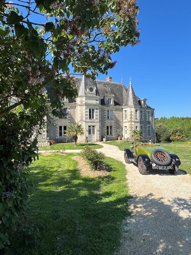 Collector's cottage. A little corner of paradise in the château grounds!