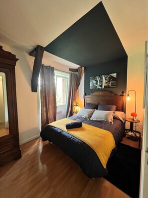 2 habitaciones, tabla de planchar con plancha, wifi y ropa de cama