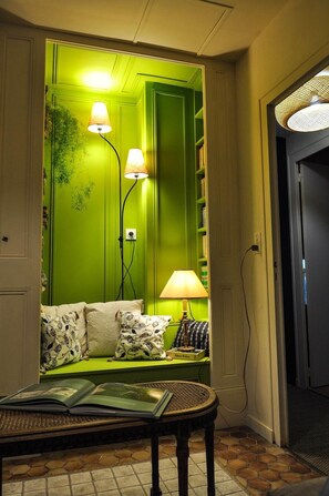 Interior - Collector's cottage. A little corner of paradise in the château grounds! (Mauges-sur-Loire)