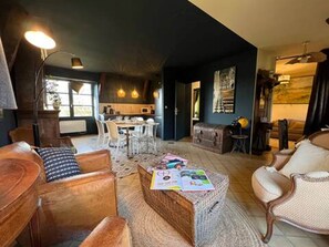 Living area - Collector's cottage. A little corner of paradise in the château grounds! (Mauges-sur-Loire)