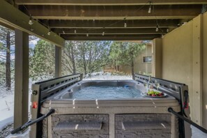 Bañera de hidromasaje al aire libre