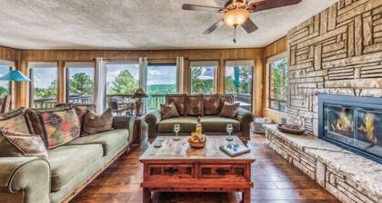 4 Bedroom Ski A-Frame w/ Hot Tub & Pine Views