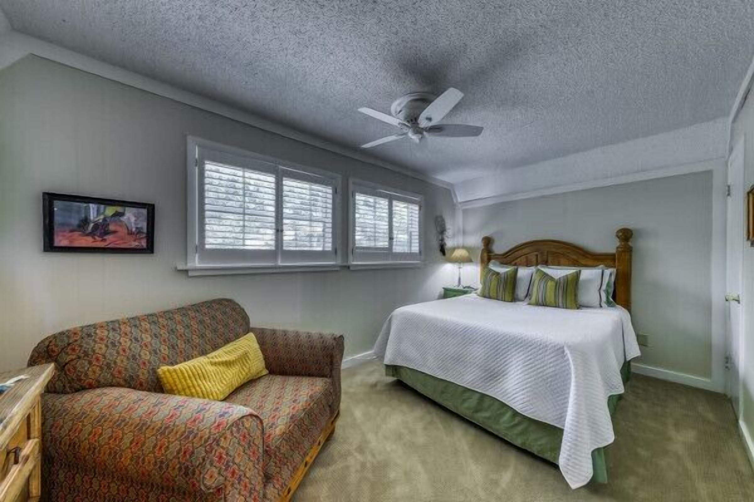 4 多间卧室、熨斗/熨衣板、床单