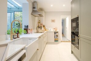 Private kitchen - Beautiful 2beds garden apartment in Islington (London)