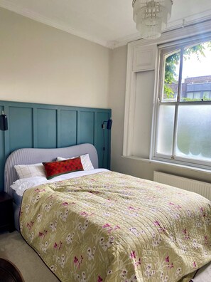 1 bedroom, iron/ironing board, Internet, bed sheets - Beautiful 2beds garden apartment in Islington (London)