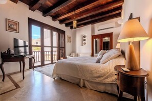 4 bedrooms, iron/ironing board, travel cot, free WiFi