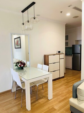 Fridge, microwave, stovetop, cookware/dishes/utensils