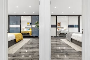 5 bedrooms, desk, iron/ironing board, travel crib