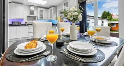 5 Bedrooms house near Wembley StadiumI Free parking I Discounts for Longer Stays