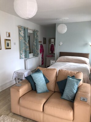 1 chambre, fer et planche à repasser, Wi-Fi, draps fournis
