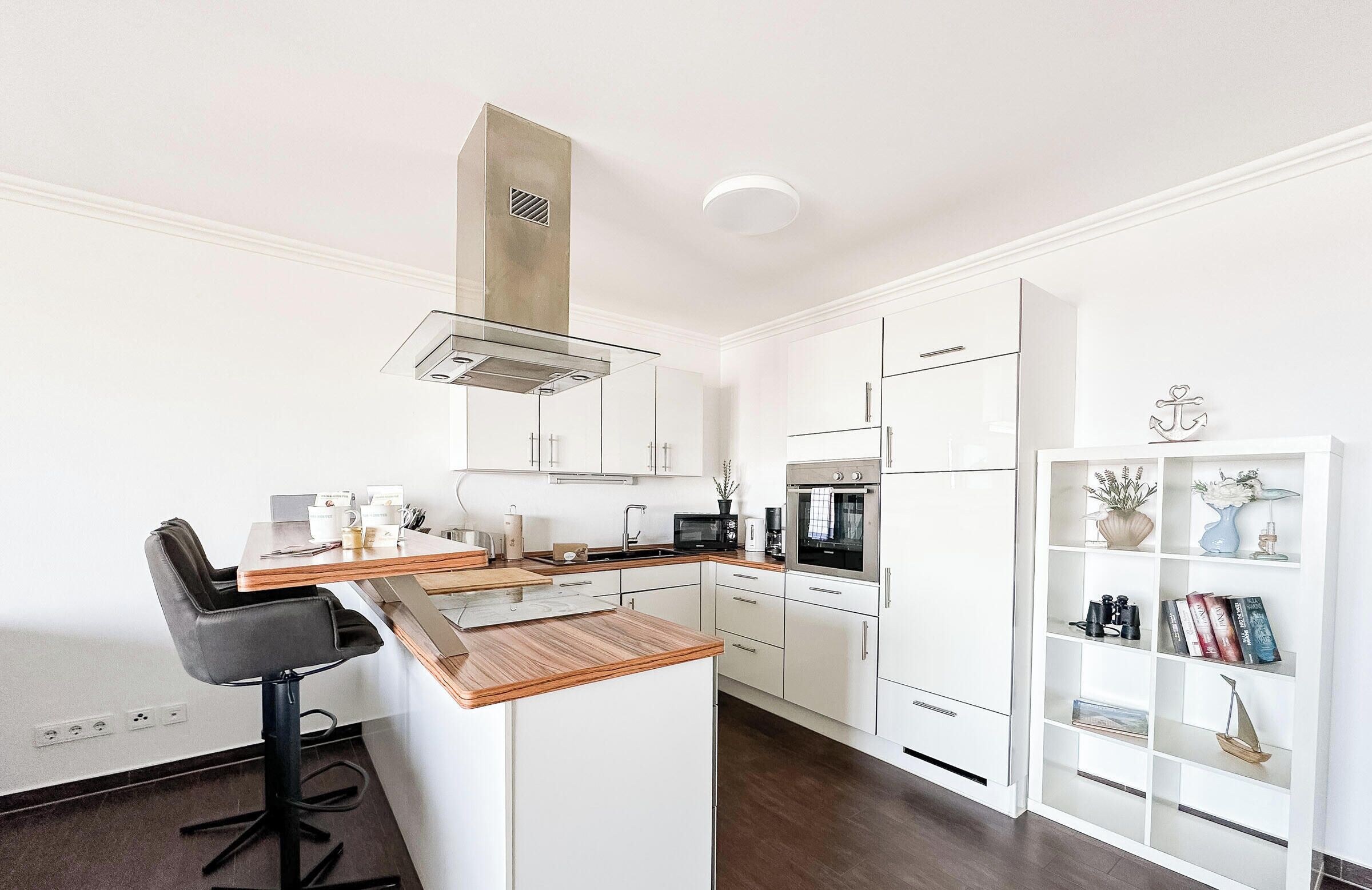 Geladeira, micro-ondas, fogão, cooktop