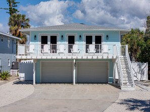 Exterior - Stayin on Palermo - Luxury Pool Home Walk to Beach (Fort Myers Beach)