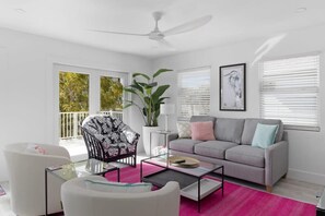 TV, offices - Stayin on Palermo - Luxury Pool Home Walk to Beach (Fort Myers Beach)