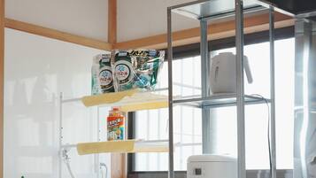 Ferienhaus im japanischen Stil , Blick auf den Innenhof | Wäschereiservice