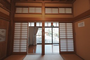 Maison de style japonais, vue sur la cour intérieure | AccÚs au Wi-Fi (inclus)