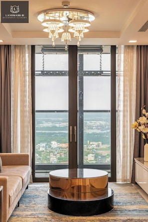 Deluxe Apartment, 3 Bedrooms, Terrace, City View | Blackout curtains, soundproofing, iron/ironing board, free WiFi - Landmark 81 Residence Elegant  (Ho Chi Minh)