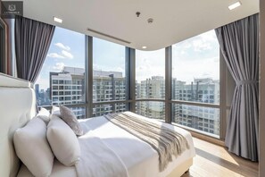 Luxury Apartment, 2 Bedrooms, Refrigerator & Microwave, City View | Blackout curtains, soundproofing, iron/ironing board, free WiFi - Landmark 81 Residence Elegant  (Ho Chi Minh)