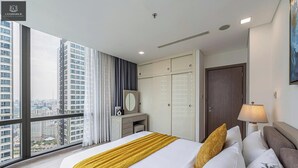 Deluxe Apartment, 3 Bedrooms, Terrace, City View | Blackout drapes, soundproofing, iron/ironing board, WiFi (free)