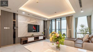 Deluxe Apartment, 4 Bedrooms, Non Smoking, City View | Blackout drapes, soundproofing, iron/ironing board, WiFi (free)