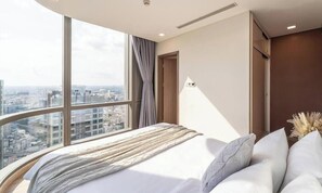 Luxury Apartment, 2 Bedrooms, Refrigerator & Microwave, City View | Blackout curtains, soundproofing, iron/ironing board, free WiFi - Landmark 81 Residence Elegant  (Ho Chi Minh)