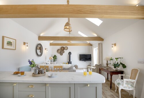 Woodsmoke - A beautifully restored 200-year-old stone barn