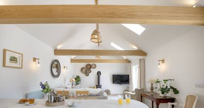 Woodsmoke - A beautifully restored 200-year-old stone barn