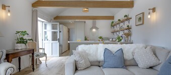 Woodsmoke - A beautifully restored 200-year-old stone barn
