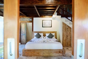 Vila, 2 quartos, sacada, vista para a piscina | Wi-Fi de cortesia