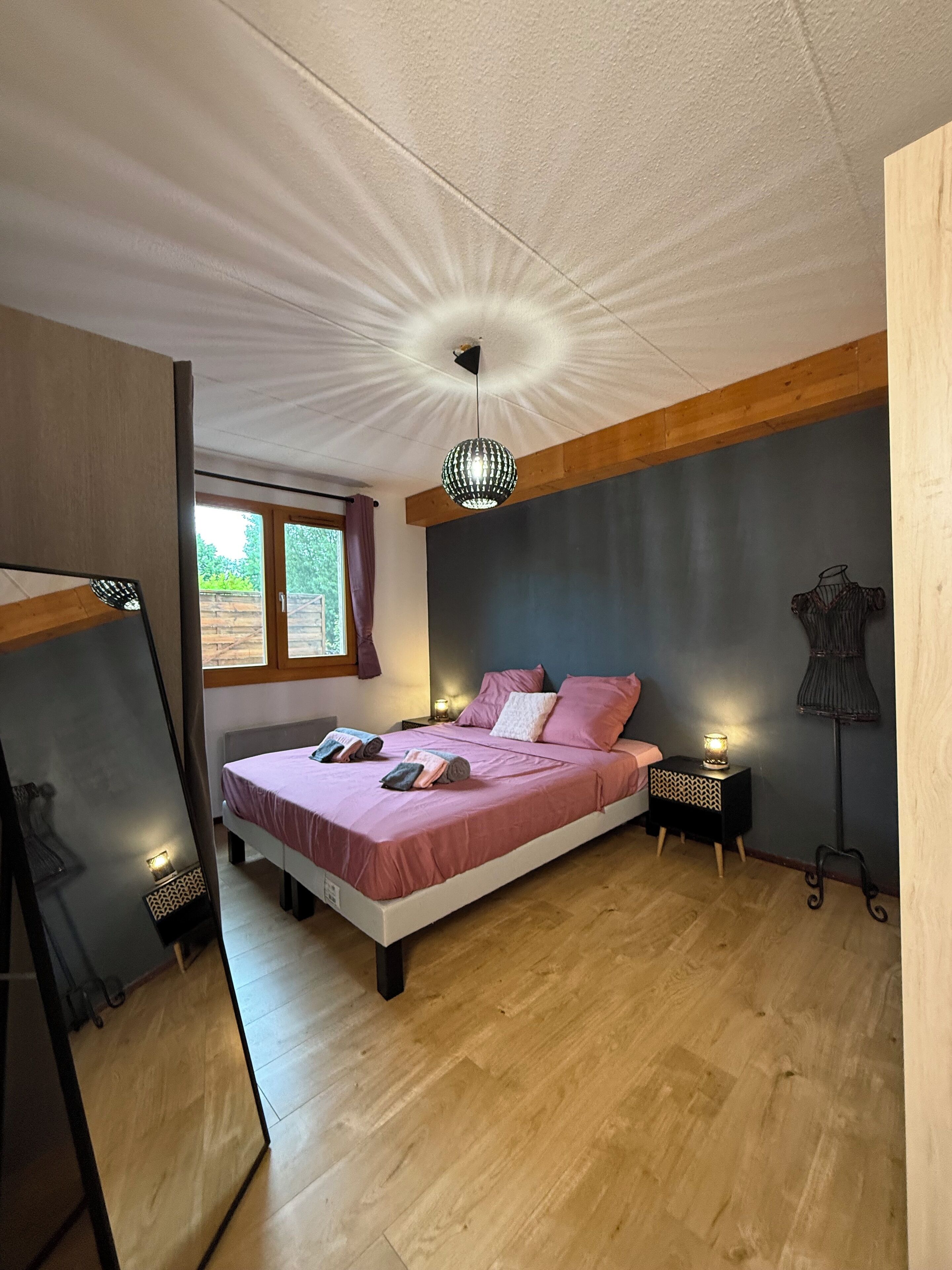 3 chambres, fer et planche à repasser, Wi-Fi, draps fournis