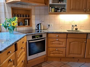 Oven, dishwasher