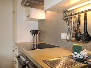 Micro-ondes, four, lave-vaisselle
