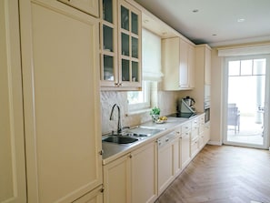 Oven, dishwasher