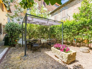 屋外ダイニングエリア