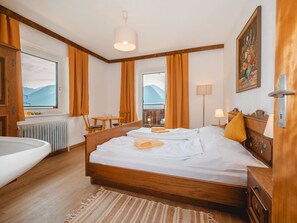 5 bedrooms, free WiFi