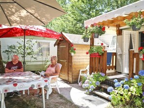 Outdoor dining - Mobile home for 6 with terrace in Les Achards (Les Achards)