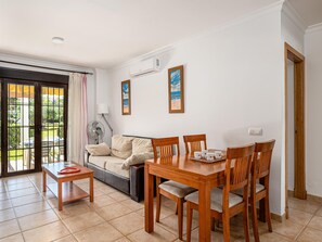 TV - Air-conditioned apartment in Chiclana, near the beach (Chiclana de la Frontera)