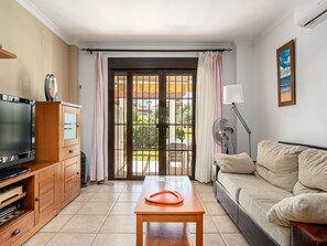 TV - Air-conditioned apartment in Chiclana, near the beach (Chiclana de la Frontera)