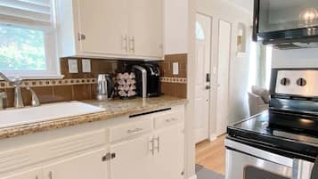 Coffee/tea maker, fridge, microwave, oven